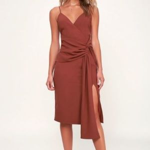 INSPIRATION WASHED BURGUNDY KNOT FRONT MIDI DRESS